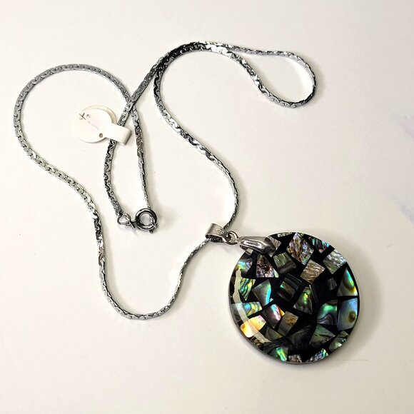 Genuine Abalone Shell Pendant Necklace Round Abalone Pendant Short Necklace - Picture 1 of 9